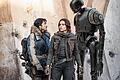 Der Film  'Rogue One: A Star Wars Story' kommt Donnerstag in die Kinos       -  Szene aus &bdquo;Rogue One&ldquo; mit Diego Luna als Captain Cassian Andor und Felicity Jones als Jyn Erso.