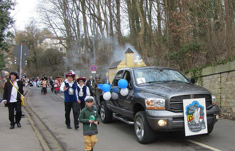 Ein 'Geist' spukte aus dem Schloss Mainberg beim Motivwagen der 'Schlossgeister' beim Faschingsumzug der Gemeinde Schonungen 2014. Dieser wurde in Mainberg von den 'Schlossgeistern' anlässlich des 33jährigen närrischen Jubiläums ausgerichtet.