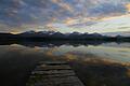 Abendstimmung über den Allgäuer Bergen am Hopfensee bei Füssen.
