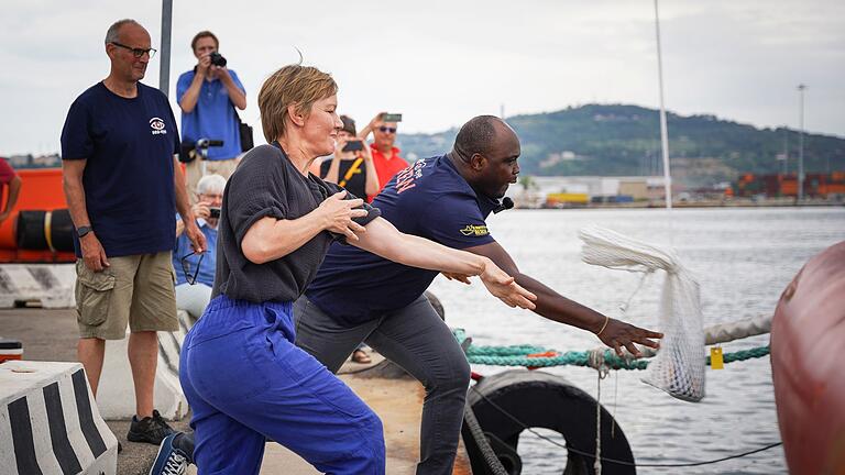 Sandra Hüller tauft Rettungskreuzer &bdquo;SEA-EYE 5&rdquo;       -  Hüller hat die Patenschaft des Kreuzers &bdquo;Sea-Eye 5&rdquo; übernommen.