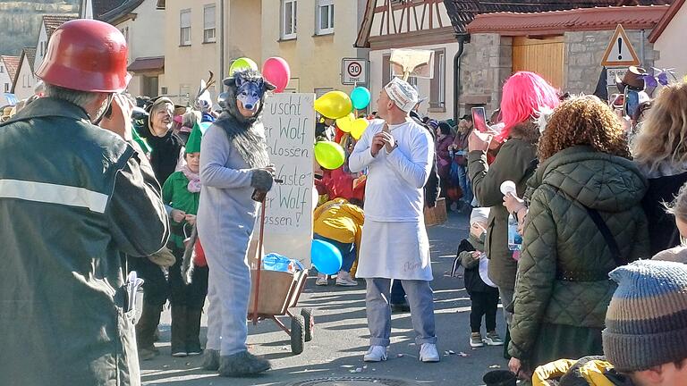 Der doppelte Wolf       -  Die Gruppe „Der doppelte Wolf“ thematisiert mit Wortwitz die Schließung der Bäckerei Wolf in Fuscht und die Diskussion um den Wolf in der Rhön.