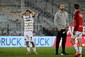 Kickers-Frust: Den Würzburger Spielern Ebrahim Fahrahnak (links) und Maximilian Fesser (Mitte) sowie Sportdirektor und Interimstrainer Sebastian Neumann ist die Enttäuschung über das 2:2 gegen den 1. FC Nürnberg II deutlich anzusehen.