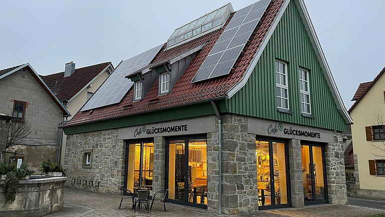 Seit Oktober 2021 gibt es in Strahlungen das Café Glücksmomente mit Fremdenzimmern. Anfangs auch mit Skepsis von den Bürgern betrachtet, hat es sich inzwischen bewährt. Seit Oktober 2021 gibt es in Strahlungen das Café Glücksmomente mit Fremdenzimmern. Anfangs auch mit Skepsis von den Bürgern betrachtet, hat es sich inzwischen bewährt.
