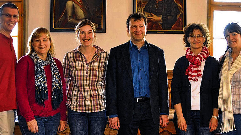 Königshofen empfängt Arlington: Im historischen Rathaussaal (von links) Steve und Sharon Smith, Andrea Friedrich, Bürgermeister Thomas Helbling, Dagmar Lurz und Mary Baker.