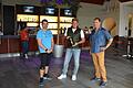 Prominenter Besuch zur Eröffnung der Winners Sportsbar: Matthias Mangiapane überreichte Harald Wittmann (rechts) und Stanislav Drozd (links) eine 1,5 Liter Flasche seines Wodkas 'Mangi's Pane'.