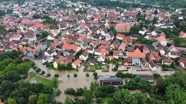 Hochwasser in&nbsp; Obernbreit nach den Regenfällen vom Freitag.