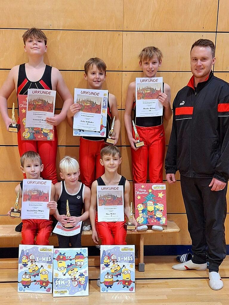 Das Foto zeigt (vorne von links): Maximilian Böger, Nils Wallrapp, Max Meder; (hinten von links): Lennard Hepp, Felix Schloder, Hauke Böhm, Trainer Manuel Brückner.