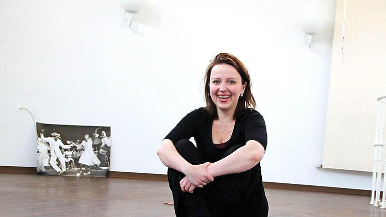 Wieder Zugang zum eigenen Körper finden: Izabella Hofweber geht es nicht um Leistung und Fitness. Foto: Ulrike Müller - Wieder Zugang zum eigenen Körper finden: Izabella Hofweber geht es nicht um Leistung und Fitness. Foto: Ulrike Müller Wieder Zugang zum eigenen Körper finden: Izabella Hofweber geht es nicht um Leistung und Fitness. Foto: Ulrike Müller - Wieder Zugang zum eigenen Körper finden: Izabella Hofweber geht es nicht um Leistung und Fitness. Foto: Ulrike Müller