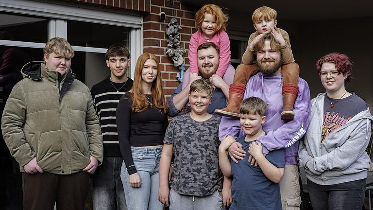 Großfamilie Hofstee       -  Unter den drei Schwestern und sieben Brüder herrscht Vertrauen.