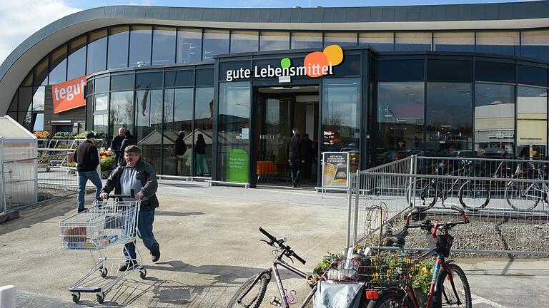 In der Klemme: Die auch in Mainfranken vertretene Supermarktkette Tegut aus Fulda hat seit zwei Wochen mit einem Angriff von Kriminellen auf ihre Daten zu kämpfen.