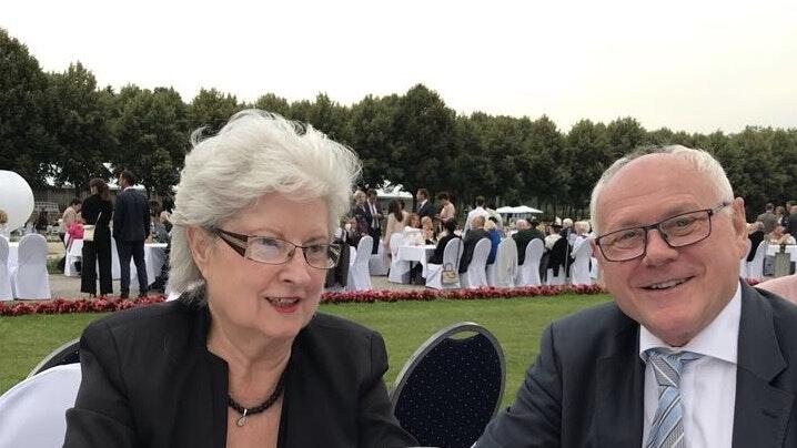 Metzgermeister Walter Hollerbach mit seiner Frau Roswitha. Metzgermeister Walter Hollerbach mit seiner Frau Roswitha.