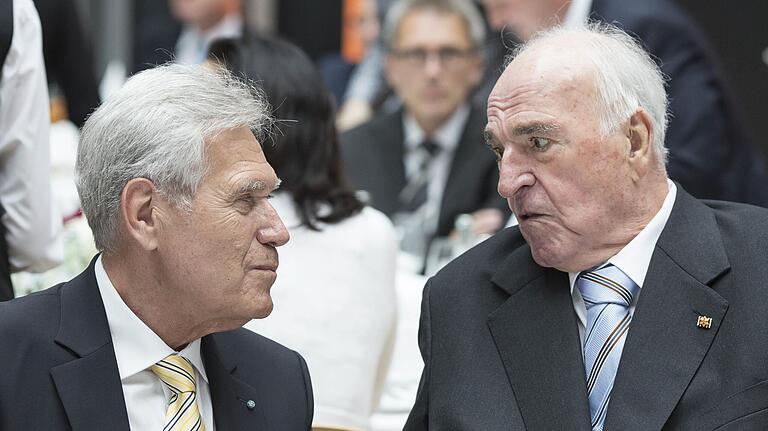 Zu Glos' Abschiedsfeier in Berlin kam auch Altkanzler Helmut Kohl. Zu Glos' Abschiedsfeier in Berlin kam auch Altkanzler Helmut Kohl. 