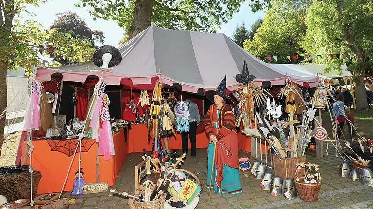 Auch einen Hexenstand gibt es beim Mittelaltermarkt.