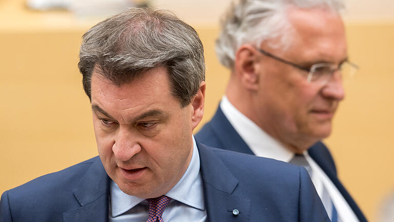 Plenarsitzung im Landtag zu Polizeiaufgabengesetz       -  Markus Söder und Joachim Herrmann während der Plenarsitzung im Landtag, in  der das neuen Polizeiaufgabengesetz (PAG) beschlossen wurde.