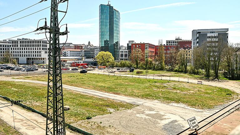 Das Areal östlich der Grombühlbrücke, wo die Multifunktionsarena entstehen soll. In der Stadtratssitzung am Donnerstag gab es Infos über den Stand der Planungen.&nbsp;&nbsp;