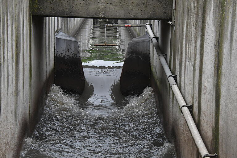 Zwischen 6000 und 40 000 Kubikmeter Abwasser fließen je nach Witterung täglich in die Kläranlage.