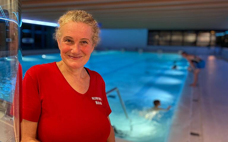 Kursleiterin Michaela Krug macht es Spaß, Erwachsenen das Element Wasser schmackhaft zu machen. Kursleiterin Michaela Krug macht es Spaß, Erwachsenen das Element Wasser schmackhaft zu machen. 