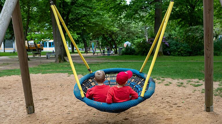 Spielplätze gibt es in Schweinfurt viele, wie diesen hier in den Wehranlagen. Direkt in der Innenstadt sind Spielangebote allerdings rar.