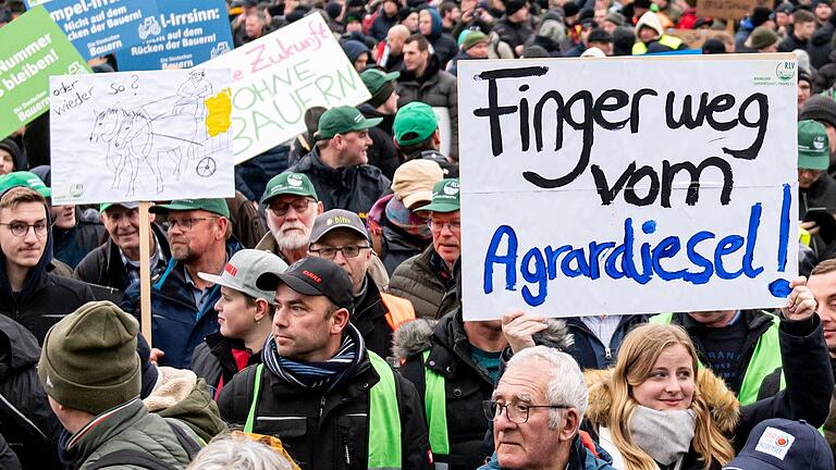 Auch im Landkreis Rhön-Grabfeld wird es am Montag Bauernproteste geben. Der Bayerische Bauernverband hat zu einer Kundgebung auf dem Festplatz Bad Neustadt aufgerufen. Das ist jedoch nicht die einzige Demonstration.