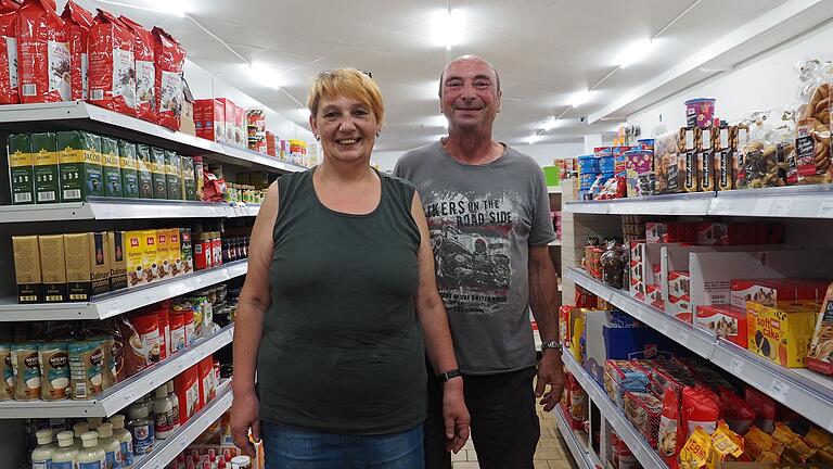 Ingrid und Armin Warmuth führen den Stadtladen in der Karlstadter Innenstadt. Eine Zwischenbilanz, drei Jahre nach dem Umzug in die Hauptstraße. Ingrid und Armin Warmuth führen den Stadtladen in der Karlstadter Innenstadt. Eine Zwischenbilanz, drei Jahre nach dem Umzug in die Hauptstraße.