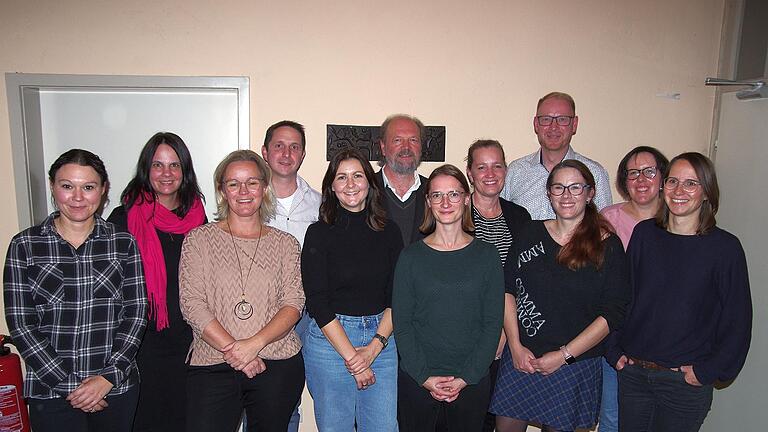 Der gesamte Vorstand der Kolpingsfamilie Garitz mit (von links): Julia Weimer, Nadja Fischlein-Köth, Julia Glöckler, Stefan Keß, Daniela Glöchler, Pfarrer Karl Feser, Nadine Knauff, Stefanie Marci, Sebastian Schönlein, Kathrin Schlei, Nadine Bahn ... - Der gesamte Vorstand der Kolpingsfamilie Garitz mit (von links): Julia Weimer, Nadja Fischlein-Köth, Julia Glöckler, Stefan Keß, Daniela Glöchler, Pfarrer Karl Feser, Nadine Knauff, Stefanie Marci, Sebastian Schönlein, Kathrin Schlei, Nadine Bahn und Christina Truschel. Der gesamte Vorstand der Kolpingsfamilie Garitz mit (von links): Julia Weimer, Nadja Fischlein-Köth, Julia Glöckler, Stefan Keß, Daniela Glöchler, Pfarrer Karl Feser, Nadine Knauff, Stefanie Marci, Sebastian Schönlein, Kathrin Schlei, Nadine Bahn ... - Der gesamte Vorstand der Kolpingsfamilie Garitz mit (von links): Julia Weimer, Nadja Fischlein-Köth, Julia Glöckler, Stefan Keß, Daniela Glöchler, Pfarrer Karl Feser, Nadine Knauff, Stefanie Marci, Sebastian Schönlein, Kathrin Schlei, Nadine Bahn und Christina Truschel.
