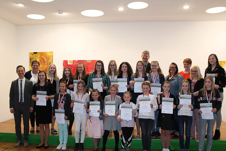 Kinder- und Schülerklasse der Schautanzgruppe. Kinder- und Schülerklasse der Schautanzgruppe.
