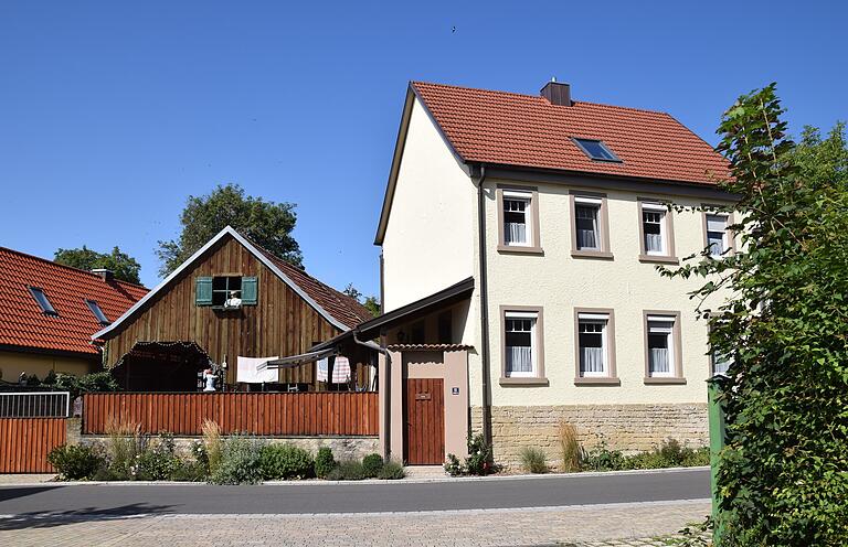 Ein schmuckes Gehöft ist dieses Anwesen an der Sulzthaler Straße in Obbach nach seiner Renovierung wieder geworden.