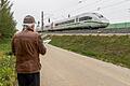 Seit April 2022 fahren auf der neuen Bahnstrecke Regionalbahnen, Güterzüge und ICEs – bei Kemmern in Oberfranken mitten über das Grundstück von Michael Dorsch und seinen Miterben.