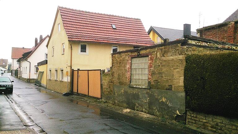 So sah das leerstehende Kleingehöft im Zürch vor seinem Abriss aus. So sah das leerstehende Kleingehöft im Zürch vor seinem Abriss aus. 