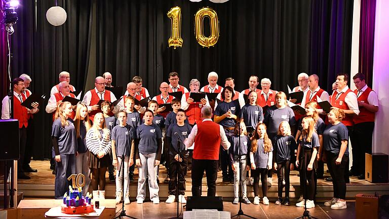 Der Männerchor des MGV trat zusammen mit den 'Hohenlandsberg Voices' auf.