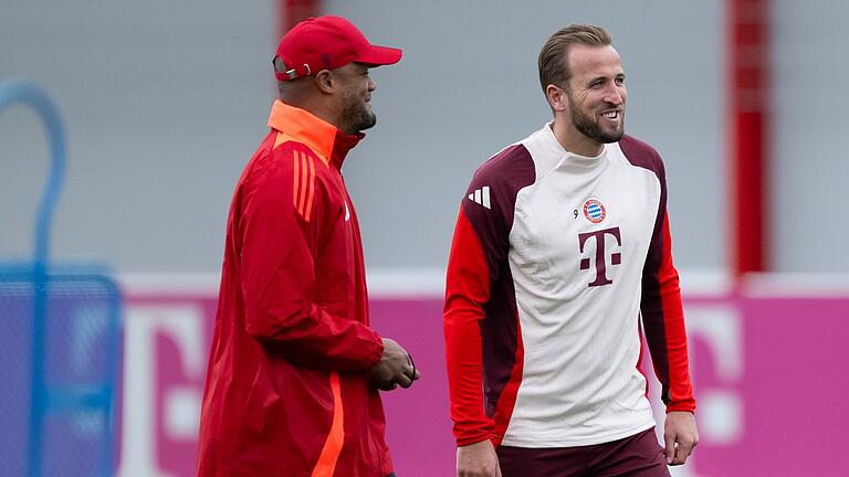 Training FC Bayern München       -  Gut gelaunt beim Training: Trainer Vincent Kompany (l) und Torjäger Harry Kane.