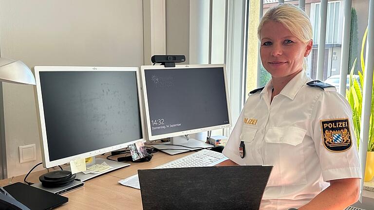 Melanie Sauer, die Dienststellenleiterin der Polizeistation Bad Königshofen, erklärt, dass für die Veranstaltungen im Landkreis Rhön-Grabfeld keine konkrete Gefährdungslage vorliege. Melanie Sauer, die Dienststellenleiterin der Polizeistation Bad Königshofen, erklärt, dass für die Veranstaltungen im Landkreis Rhön-Grabfeld keine konkrete Gefährdungslage vorliege.