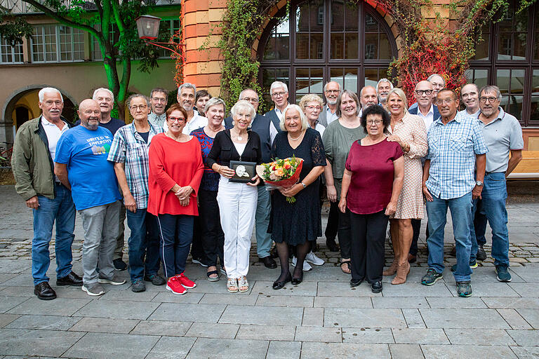 Ein Wiedersehen nach 50 Jahren: Die ehemaligen Deutschen Meister des SV 05 Würzburg trafen sich jüngst in den Bürgerspital Weinstuben in Würzburg. Ein Wiedersehen nach 50 Jahren: Die ehemaligen Deutschen Meister des SV 05 Würzburg trafen sich jüngst in den Bürgerspital Weinstuben in Würzburg.