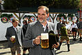 188. Münchner Oktoberfest - FC Bayern       -  Bayern-Trainer Thomas Tuchel ist kein Bierfan - aber wenn die Wiesn ruft, ist das egal. Angesichts der Leistung seiner Mannschaft war dem Coach dennoch zum Lächeln zumute.