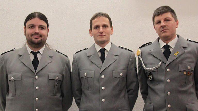 Der neue Vorstand der Krieger-, Soldaten- und Reservistenkameradschaft Stangenroth mit (von links) Christian Metz, Jürgen Nauth und Matthias Kleinhenz.  Foto: Ernst Dettmer       -  Der neue Vorstand der Krieger-, Soldaten- und Reservistenkameradschaft Stangenroth mit (von links) Christian Metz, Jürgen Nauth und Matthias Kleinhenz.  Foto: Ernst Dettmer