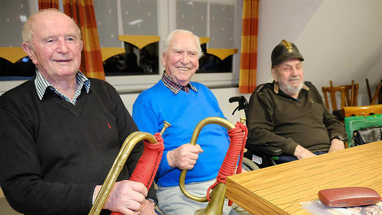 Ludwig Fürst (von links), Werner Faust und Bruno Koberstein erinnerten sich an alte Zeiten. Foto: Gerd Schaar       -  Ludwig Fürst (von links), Werner Faust und Bruno Koberstein erinnerten sich an alte Zeiten. Foto: Gerd Schaar