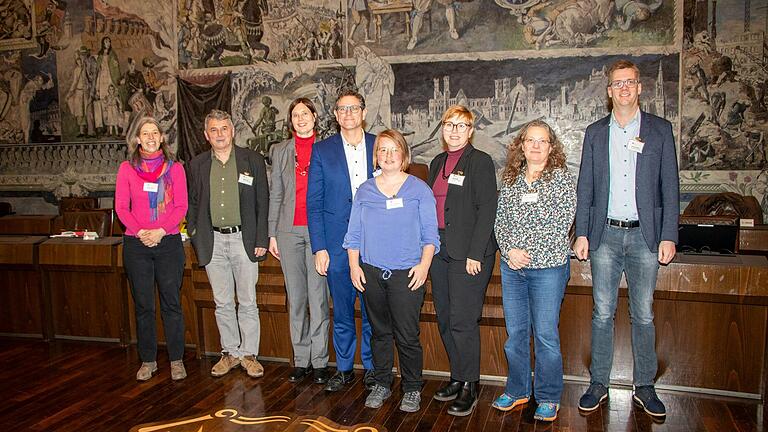Lieferten interessante Einsichten in die Biotopkartierung (von links): Renate Ullrich, Jürgen Faust, Kathrin Fischer,Martin Heilig, Stephanie Möltner, Claudia Balling, Gunhild Kastner-Mackes und Carsten Wunsch. Lieferten interessante Einsichten in die Biotopkartierung (von links): Renate Ullrich, Jürgen Faust, Kathrin Fischer,Martin Heilig, Stephanie Möltner, Claudia Balling, Gunhild Kastner-Mackes und Carsten Wunsch.