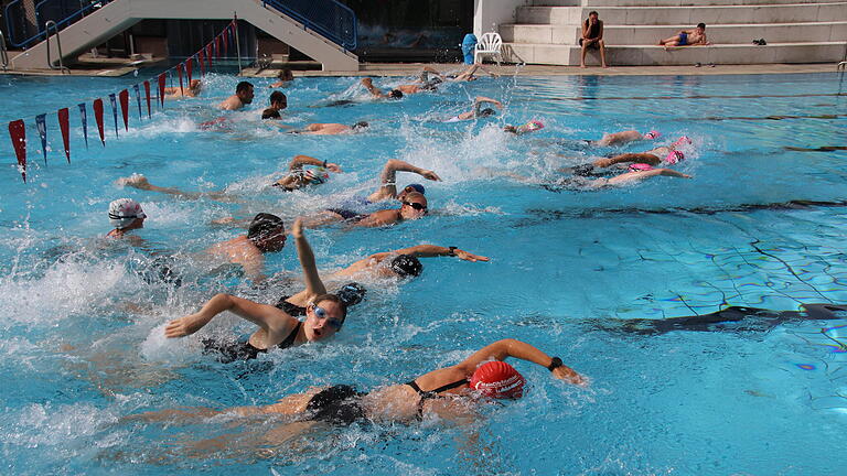 Beim Jedermann-Wettbewerb im Geomaris-Schwimmbad in Gerolzhofen hieß es, 150 Meter Schwimmen und im Anschluss 4,2 Kilometer Laufen.