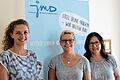 Isabella Haderlein (links) und Hanne Hetzel vom Jugendmigrationsdienst stellten der Bundestagsabgeordneten Sabine Dittmar (Mitte) ihre Arbeit vor.