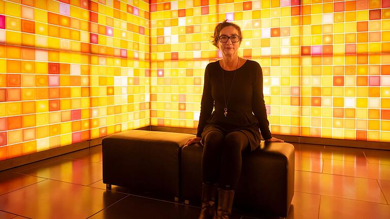 Inge Gutbrod während ihrer Eröffnung der Ausstellung 'Take a bath in my light-soaked bodies' in der Kunsthalle Schweinfurt. Inge Gutbrod während ihrer Eröffnung der Ausstellung 'Take a bath in my light-soaked bodies' in der Kunsthalle Schweinfurt.