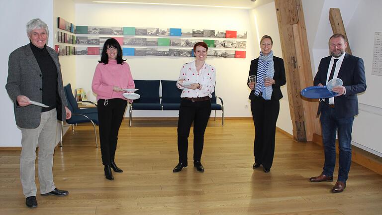 Michael Schwägerl, Claudia Amberger-Berkmann, Maria Bethge, Eva von Vietinghoff-Scheel und Landrat Thomas Eberth (von links) nach dem gemeinsamen Auftaktgespräch. Michael Schwägerl, Claudia Amberger-Berkmann, Maria Bethge, Eva von Vietinghoff-Scheel und Landrat Thomas Eberth (von links) nach dem gemeinsamen Auftaktgespräch.