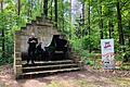 Ein Flügel mitten im Wald: Eric Fergusson sang in Begleitung von Paul Sturm am Flügel Frühlingslieder von Felix Mendelssohn Bartholdy im Landschaftsgarten Bettenburg.