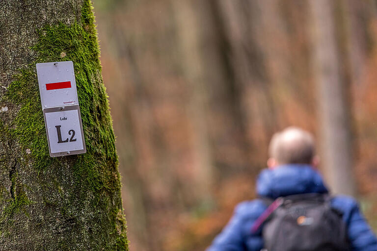 &nbsp;Das Tourenlogo L2 bzw. ein roter Querbalken weist den Weg.