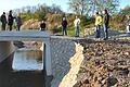 Ortstermin in Großbardorf: Die neue Brücke dient dem Wirtschaftsweg innerhalb des Kernwegenetzes und überspannt den Albach, der hier ein neues Bett erhielt, das durch das Areal der Hochwasserfreilegung führt.