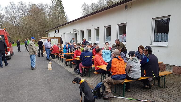 Stärkung nach dem Grenzgang in Oberwildflecken - Stärkung nach dem Grenzgang in Oberwildflecken Stärkung nach dem Grenzgang in Oberwildflecken - Stärkung nach dem Grenzgang in Oberwildflecken