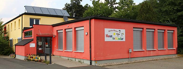 Blick auf das Wiesentheider Haus der Kinder – Kindergarten Hortus Mariae. Die Einrichtung ist die Heimat für circa 70 Kinder. Blick auf das Wiesentheider Haus der Kinder – Kindergarten Hortus Mariae. Die Einrichtung ist die Heimat für circa 70 Kinder.