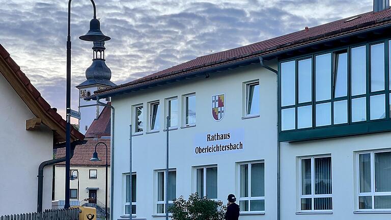 Die finanzielle Lage der Gemeinde Oberleichtersbach bleibt im bayernweiten Vergleich ausgesprochen gut. Schon bald ist die Gemeinde wohl komplett schuldenfrei. - Die finanzielle Lage der Gemeinde Oberleichtersbach bleibt im bayernweiten Vergleich ausgesprochen gut. Schon bald ist die Gemeinde wohl komplett schuldenfrei. Die finanzielle Lage der Gemeinde Oberleichtersbach bleibt im bayernweiten Vergleich ausgesprochen gut. Schon bald ist die Gemeinde wohl komplett schuldenfrei. - Die finanzielle Lage der Gemeinde Oberleichtersbach bleibt im bayernweiten Vergleich ausgesprochen gut. Schon bald ist die Gemeinde wohl komplett schuldenfrei.
