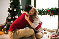 Heiratsantrag an Weihnachten       -  Ein Heiratsantrag an Weihnachten kann sehr romantisch sein. Wieso auch nicht? Immerhin ist Weihnachten das Fest der Liebe.