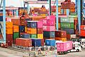 Exporte - Containerterminal im Hafen Hamburg       -  Die deutsche Wirtschaft hat im August saison- und kalenderbereinigt ein Exportplus von 1,3 Prozent im Vergleich zum Juli verbucht.