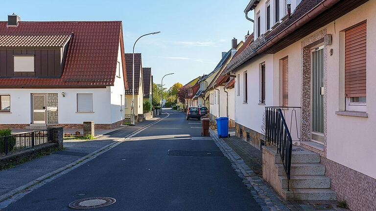 Bei Einsatzfahrten sei festgestellt worden, dass ein problemloses Durchkommen im Notfall nicht möglich ist. Bei Einsatzfahrten sei festgestellt worden, dass ein problemloses Durchkommen im Notfall nicht möglich ist.